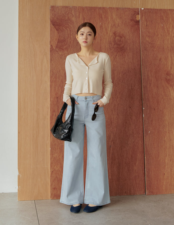 Gemma Stretchy Wide Straight Jeans in Light Wash
