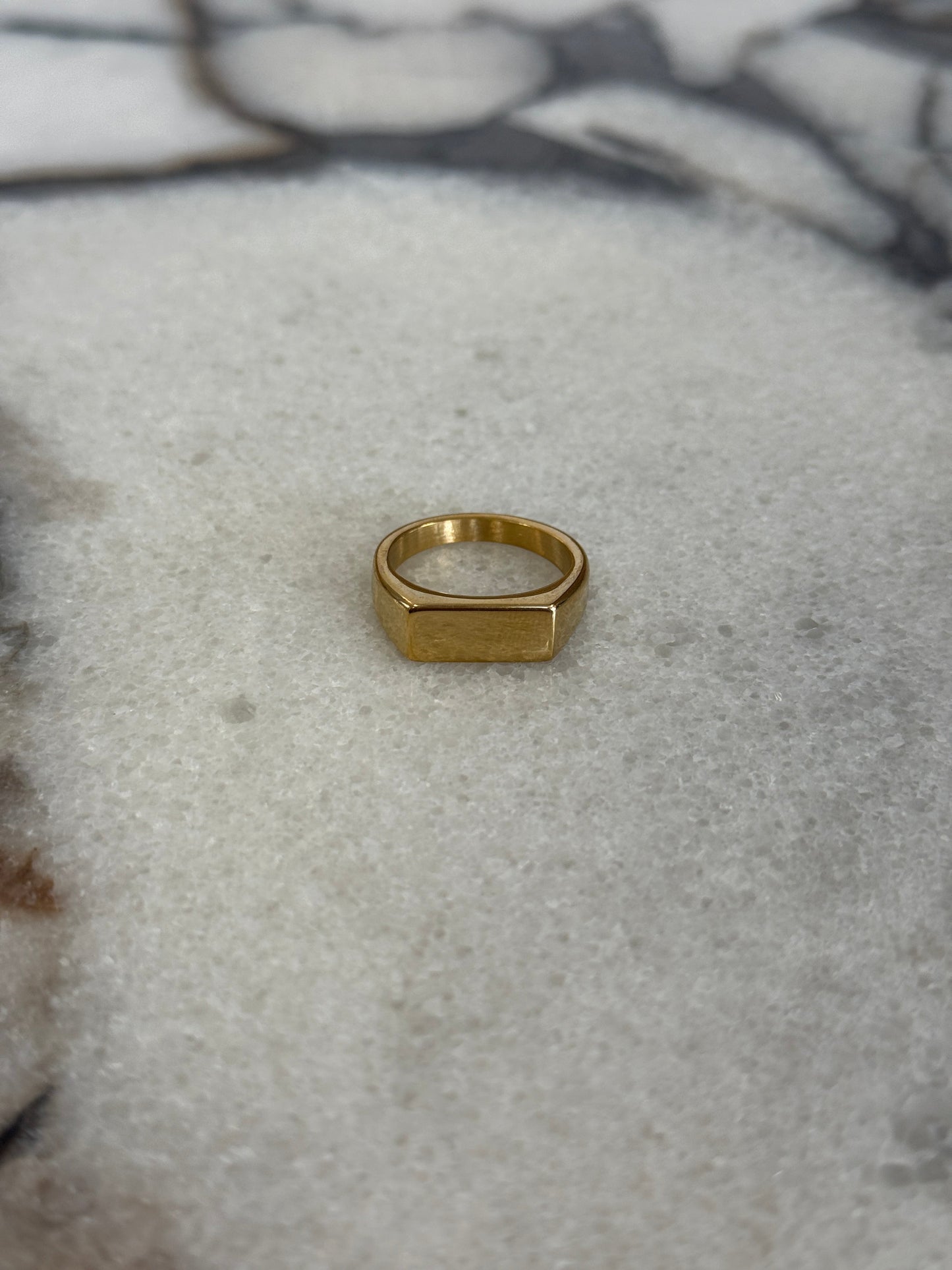 Classic Signet Ring Gold