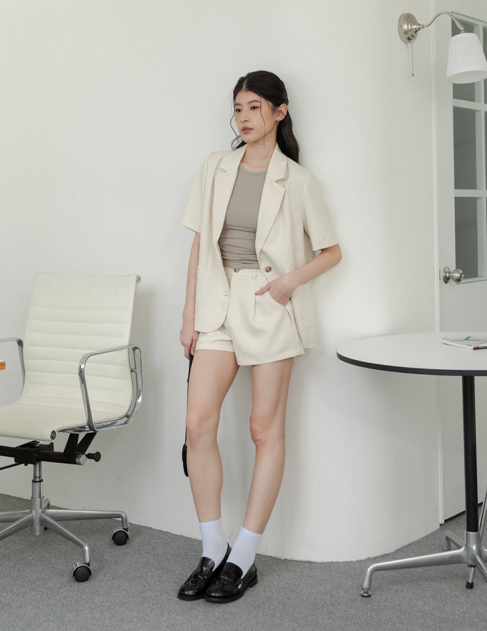 Gail Linen Shorts in Sand