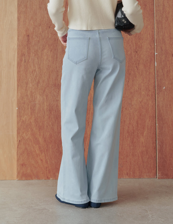 Gemma Stretchy Wide Straight Jeans in Light Wash
