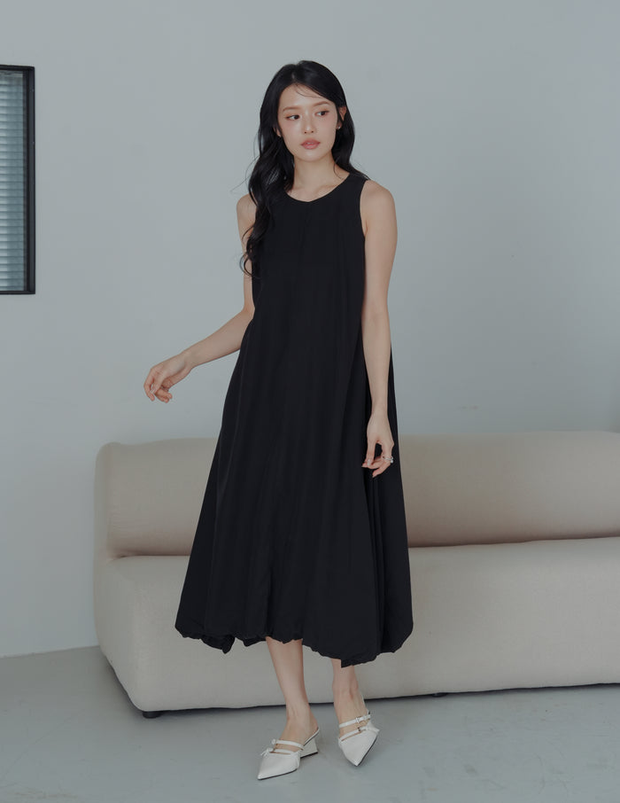 Jocelyn Bubble Midi Dress in Black