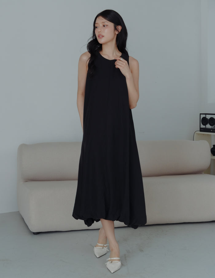 Jocelyn Bubble Midi Dress in Black