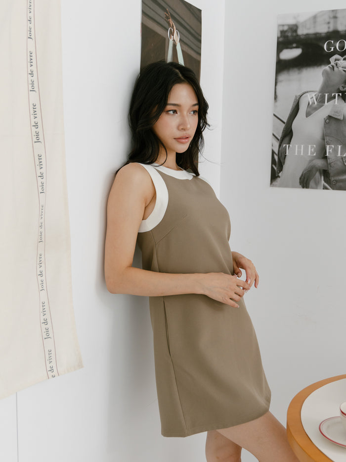 Lyla Contrast Trim Dress in Khaki