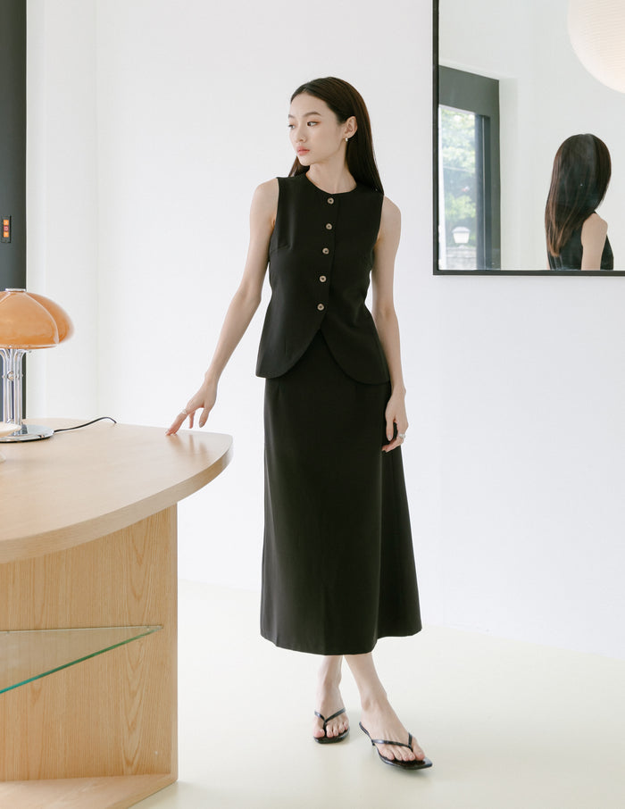 Madison Midi Skirt in Black
