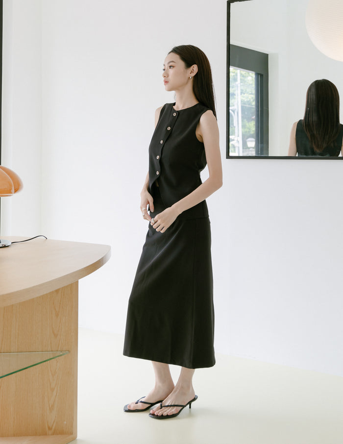 Madison Midi Skirt in Black