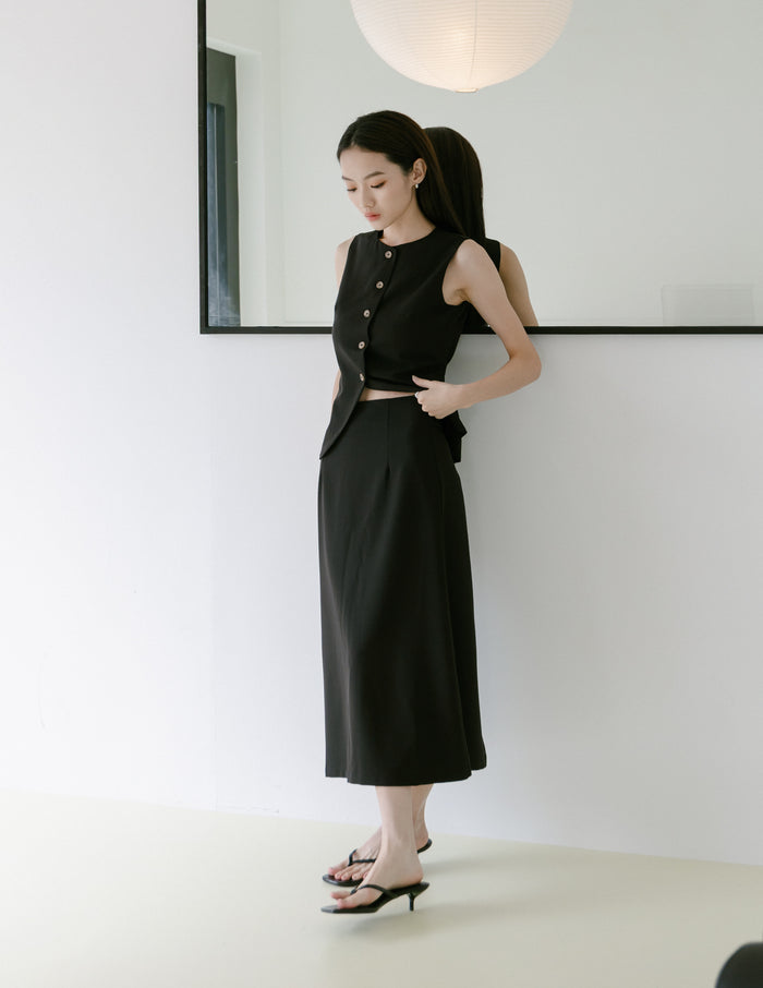 Madison Midi Skirt in Black