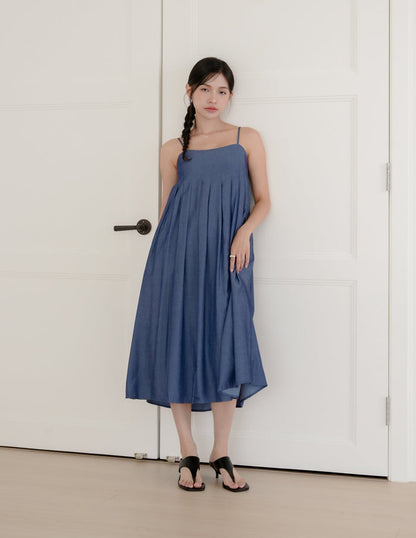 Nadia Pleated Midi Dress in Dark Wash
