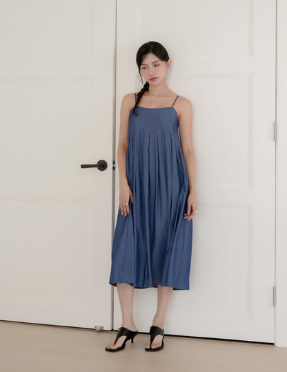 Nadia Pleated Midi Dress in Dark Wash