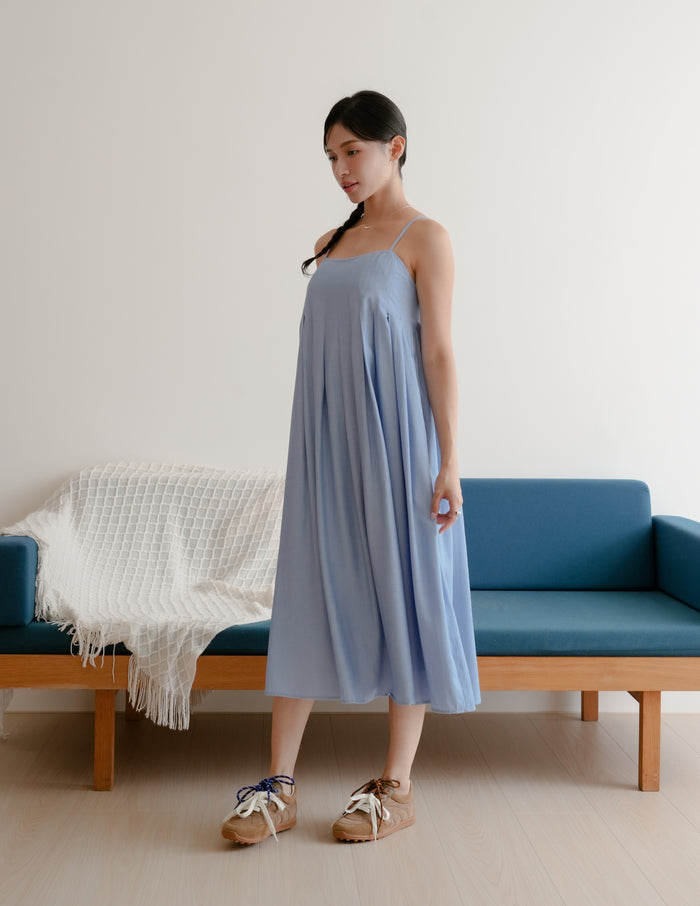 Nadia Pleated Midi Dress in Light Wash