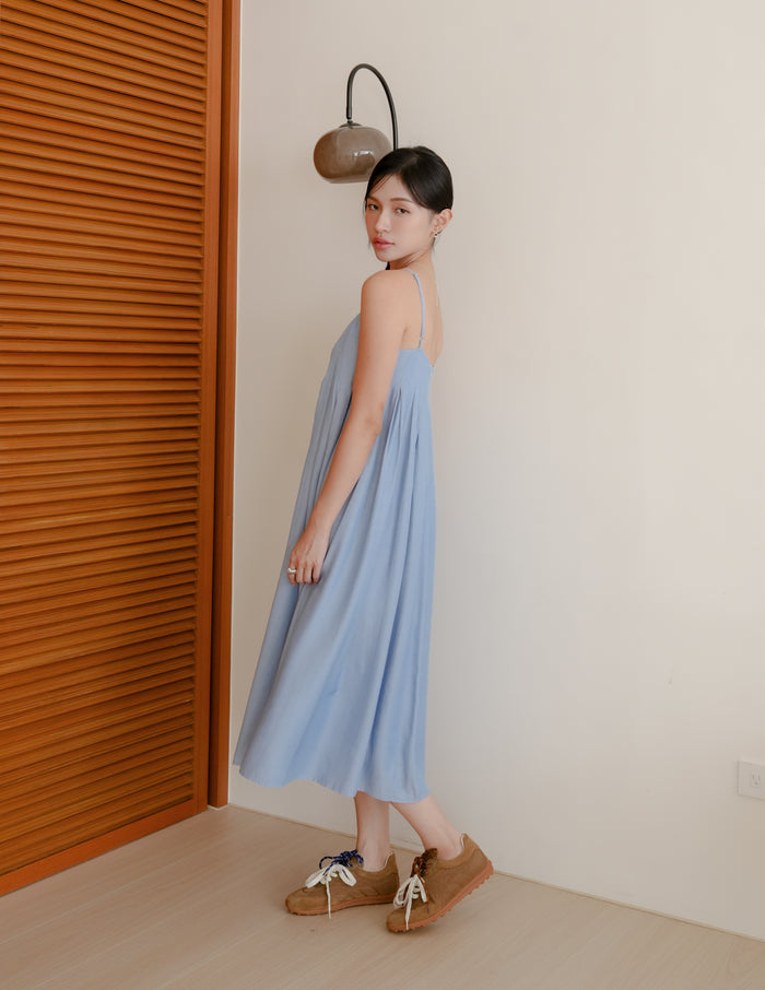 Nadia Pleated Midi Dress in Light Wash