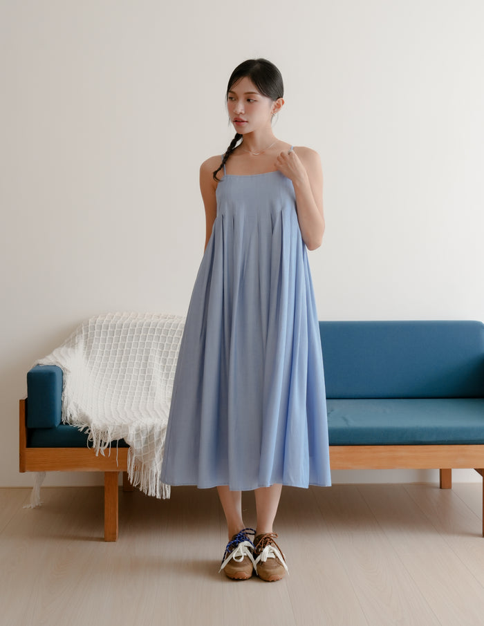Nadia Pleated Midi Dress in Light Wash