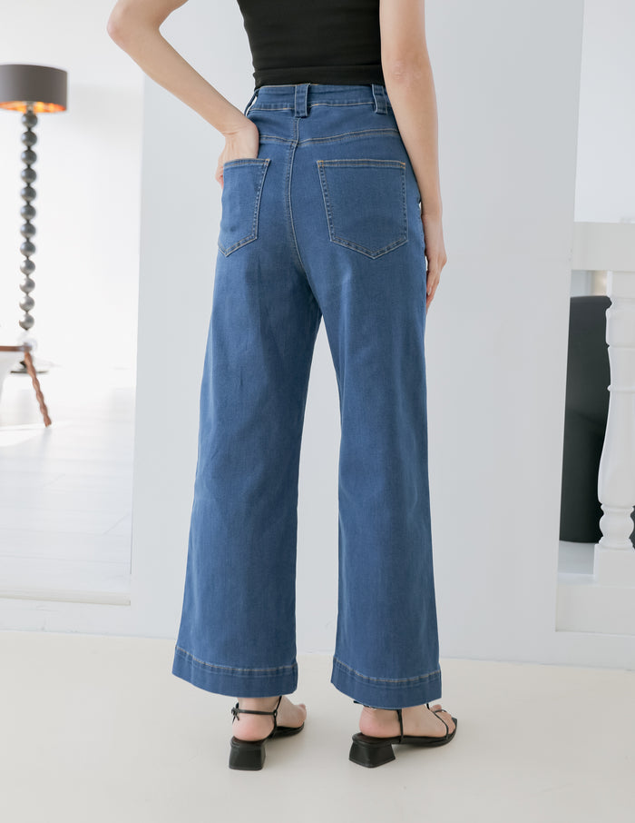 Nadine Straight Leg Jeans in Dark Wash