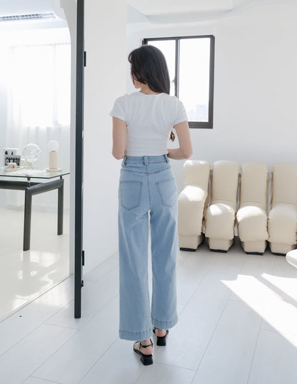 Nadine Straight Leg Jeans in Light Wash