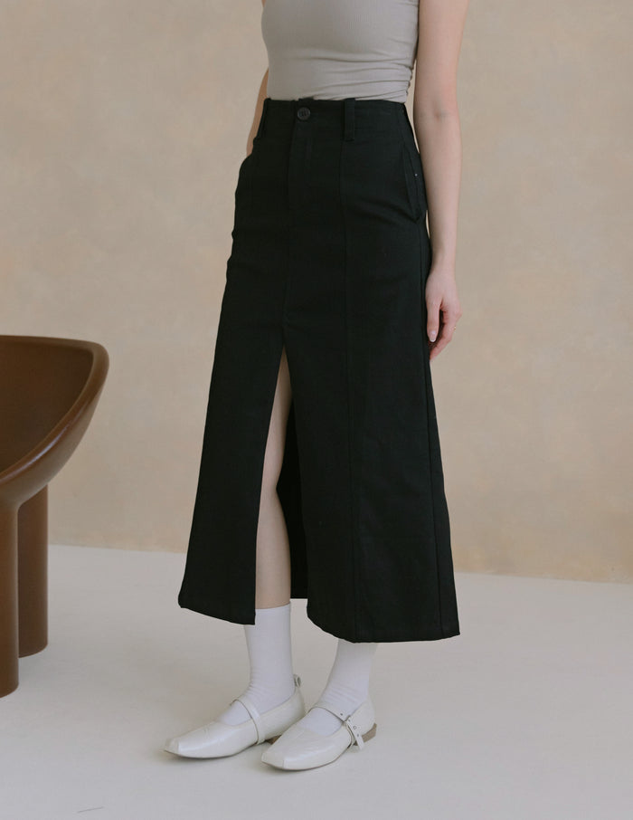 Ricca Midi Skirt in Black